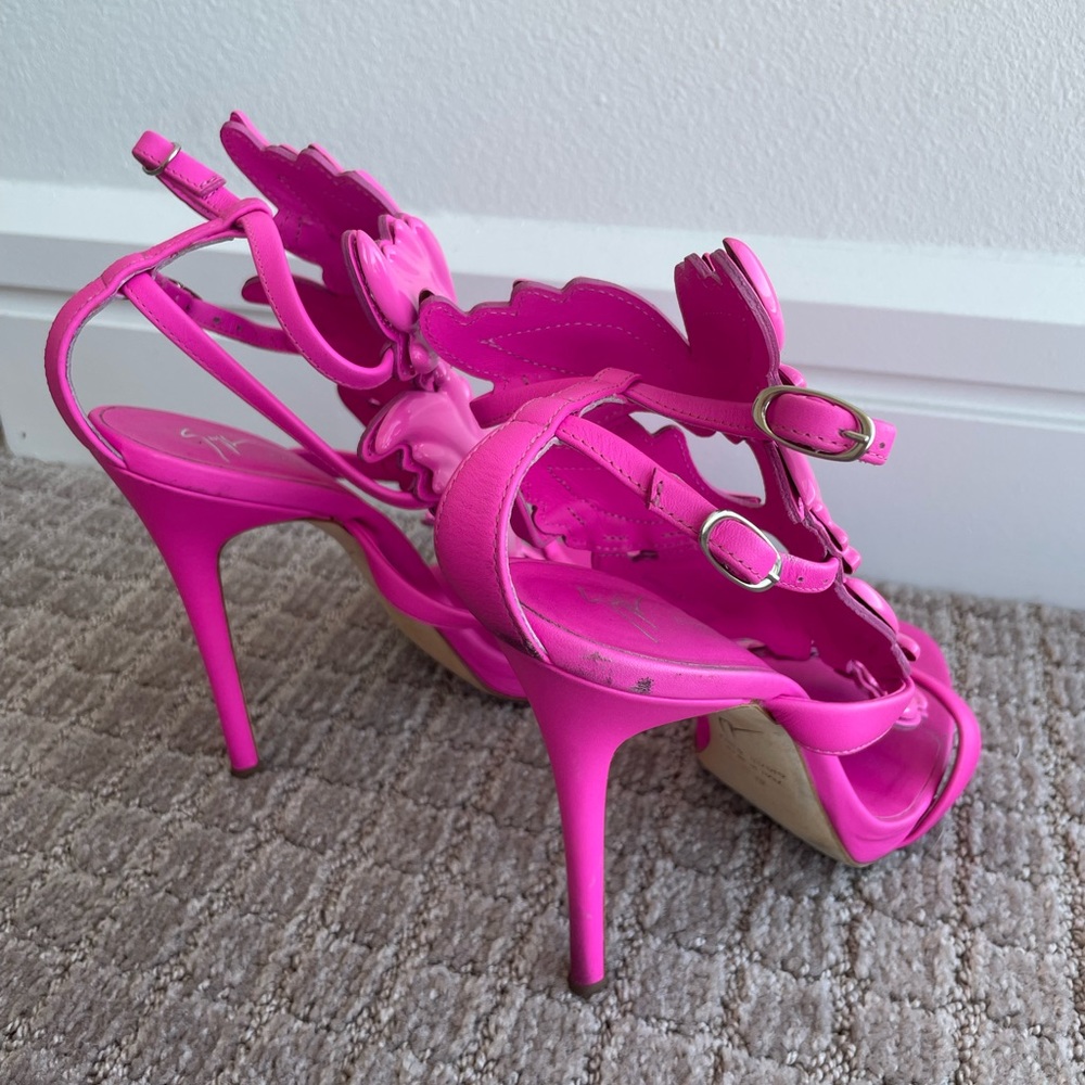 Giuseppe Zanotti Cruel Wing Sandal💕 - Picture 3 of 5